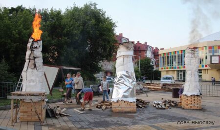 В Рязани на фестивале кузнецов затопили три старинные печи для плавки