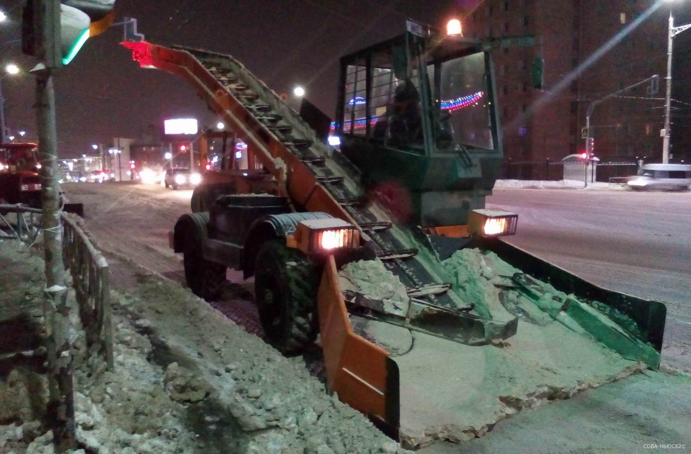 Снег на тротуарах Рязани медленно убирают из-за нехватки дворников