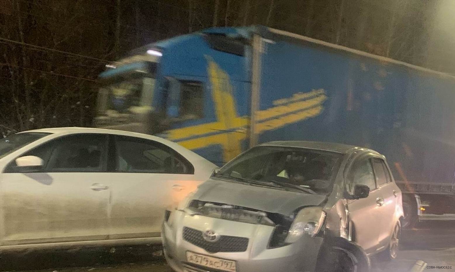 Вечером в пятницу на выезде из Рязани столкнулись три автомобиля