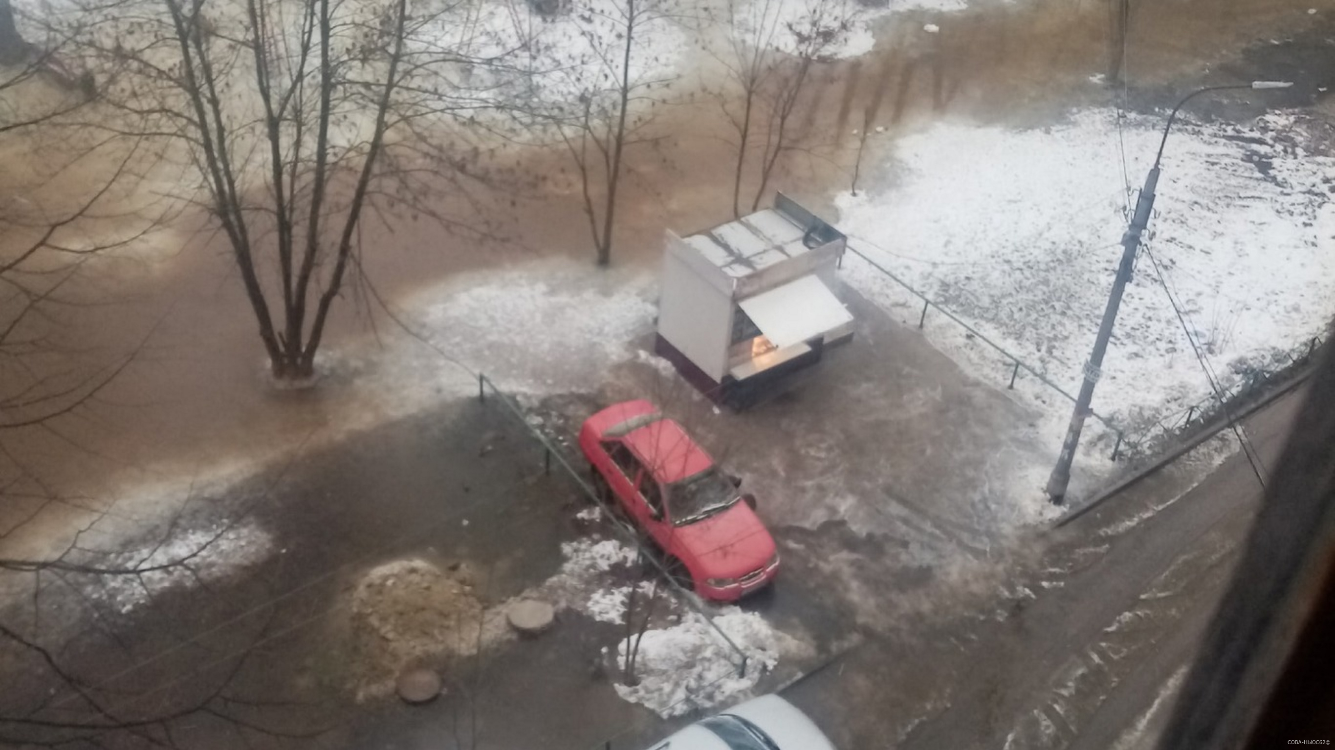На месте утечки воды на Станкозаводской в Канищеве начался ремонт
