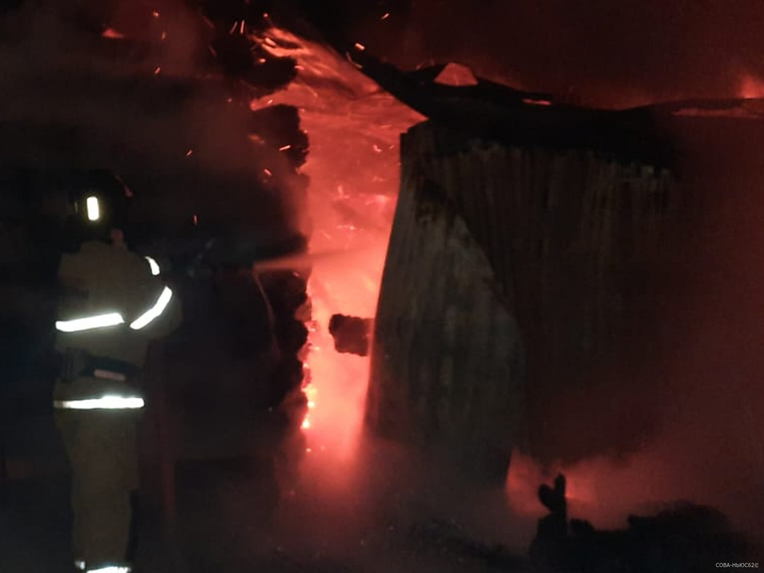На пожаре в деревянном доме в Рыбновском районе погибли два человека