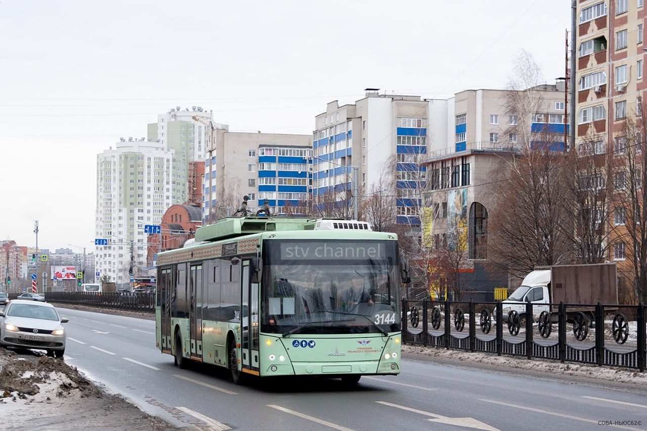В конец улицы Новоселов в Рязани троллейбус приехал без контактной сети