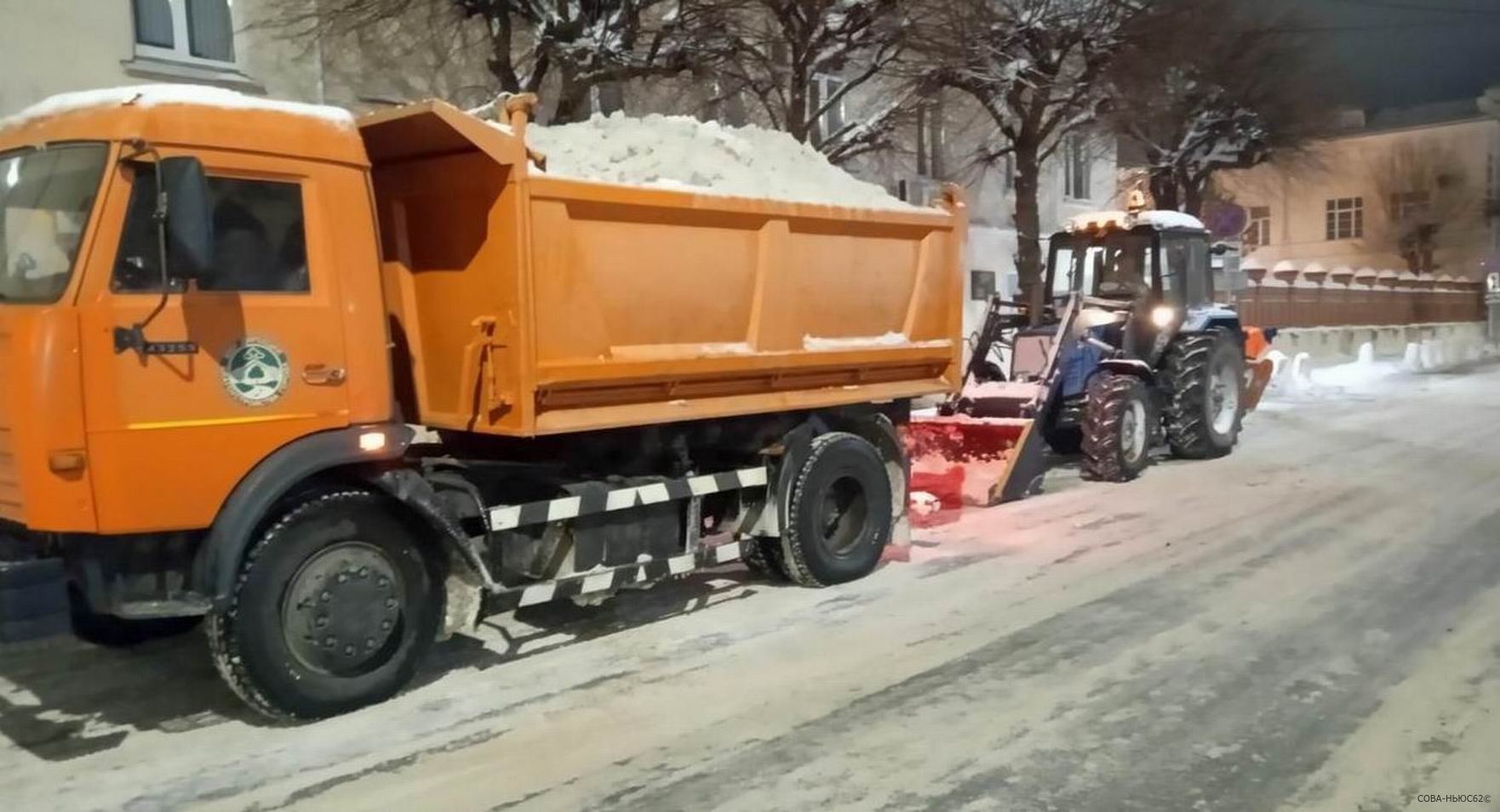 Администрация Рязани показала уборку снега у стены резиденции губернатора