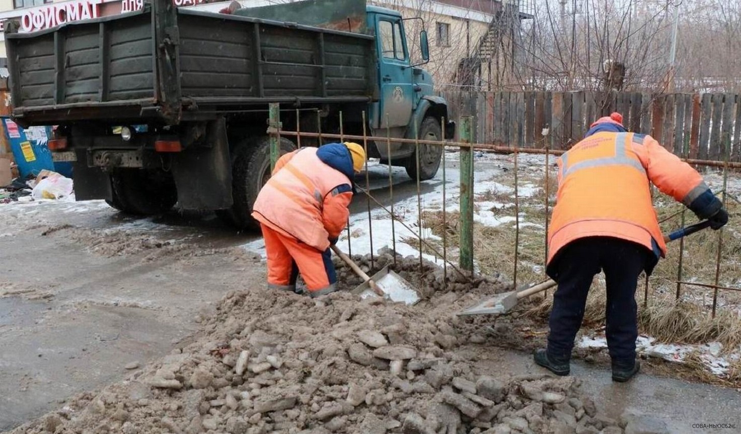 Рязанские коммунальщики почистили тротуары и бульвары в ужасном состоянии
