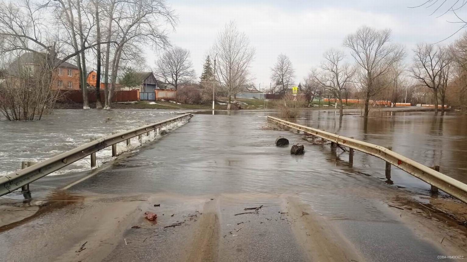 В городе Михайлов подтопило мост через Проню: объезжать надо за 7 км