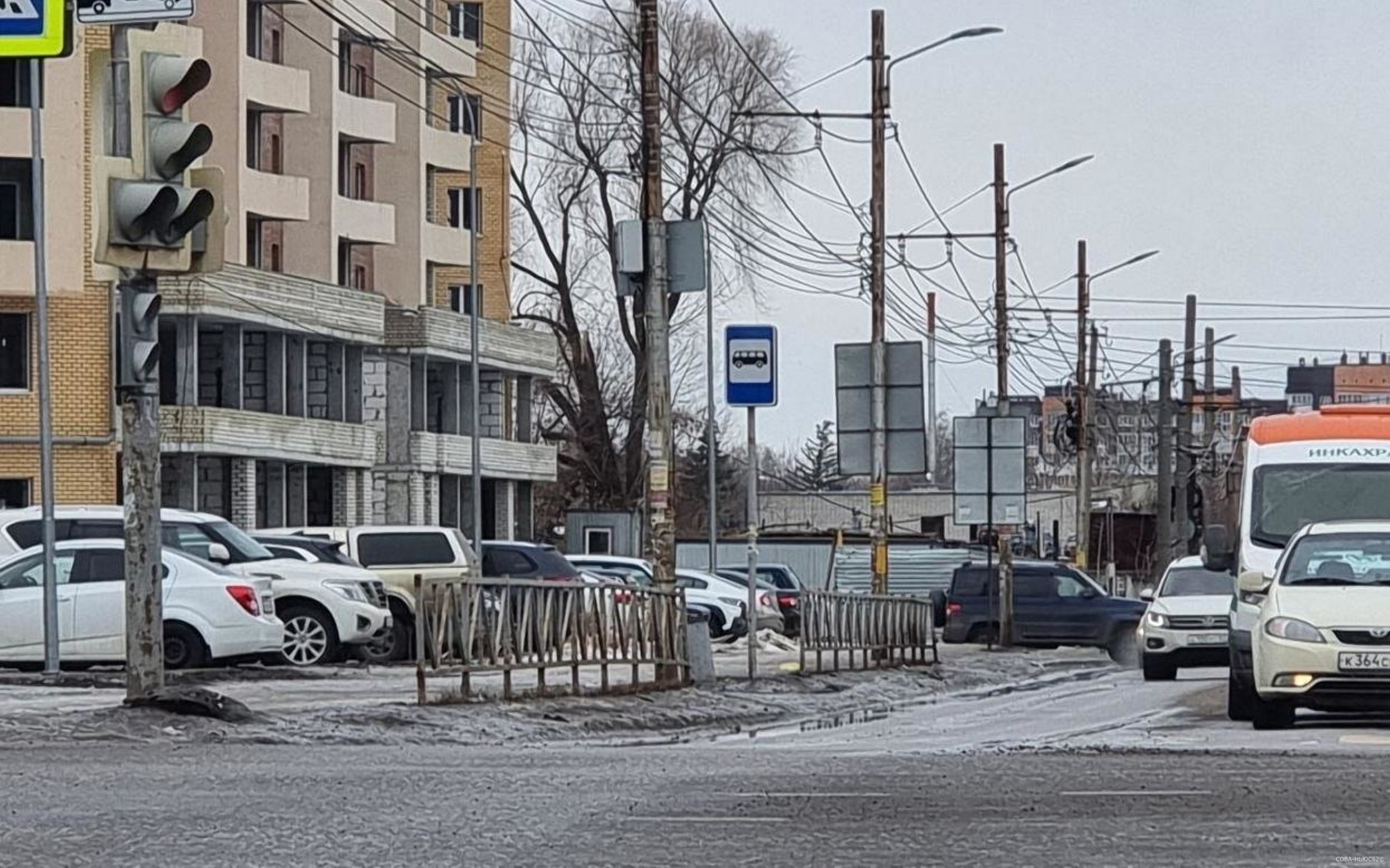 Сильный ветер развернул светофор на Солотчинском шоссе