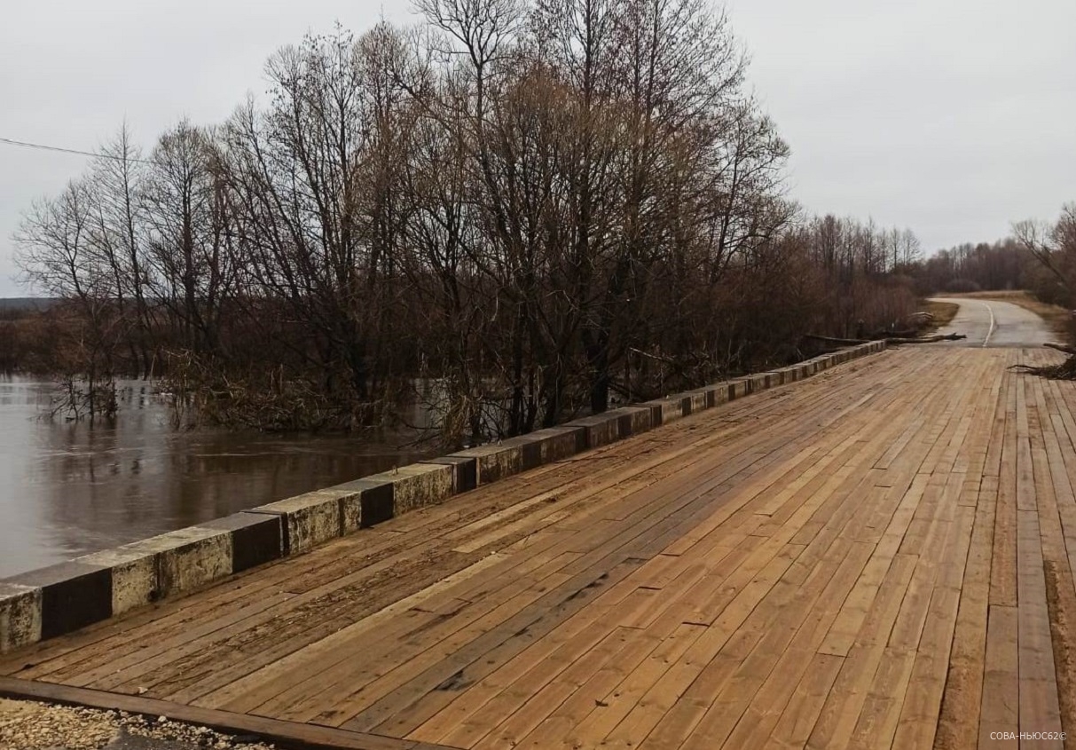 В селе Пустотино Кораблинского района второй раз освободился от воды мост