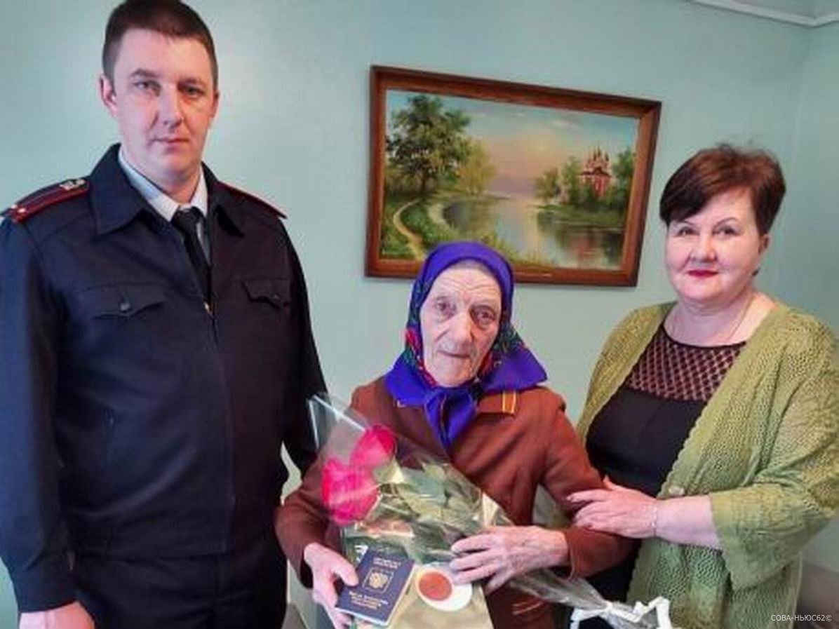Рязанские полицейские выдали вид на жительство 85-летней украинке