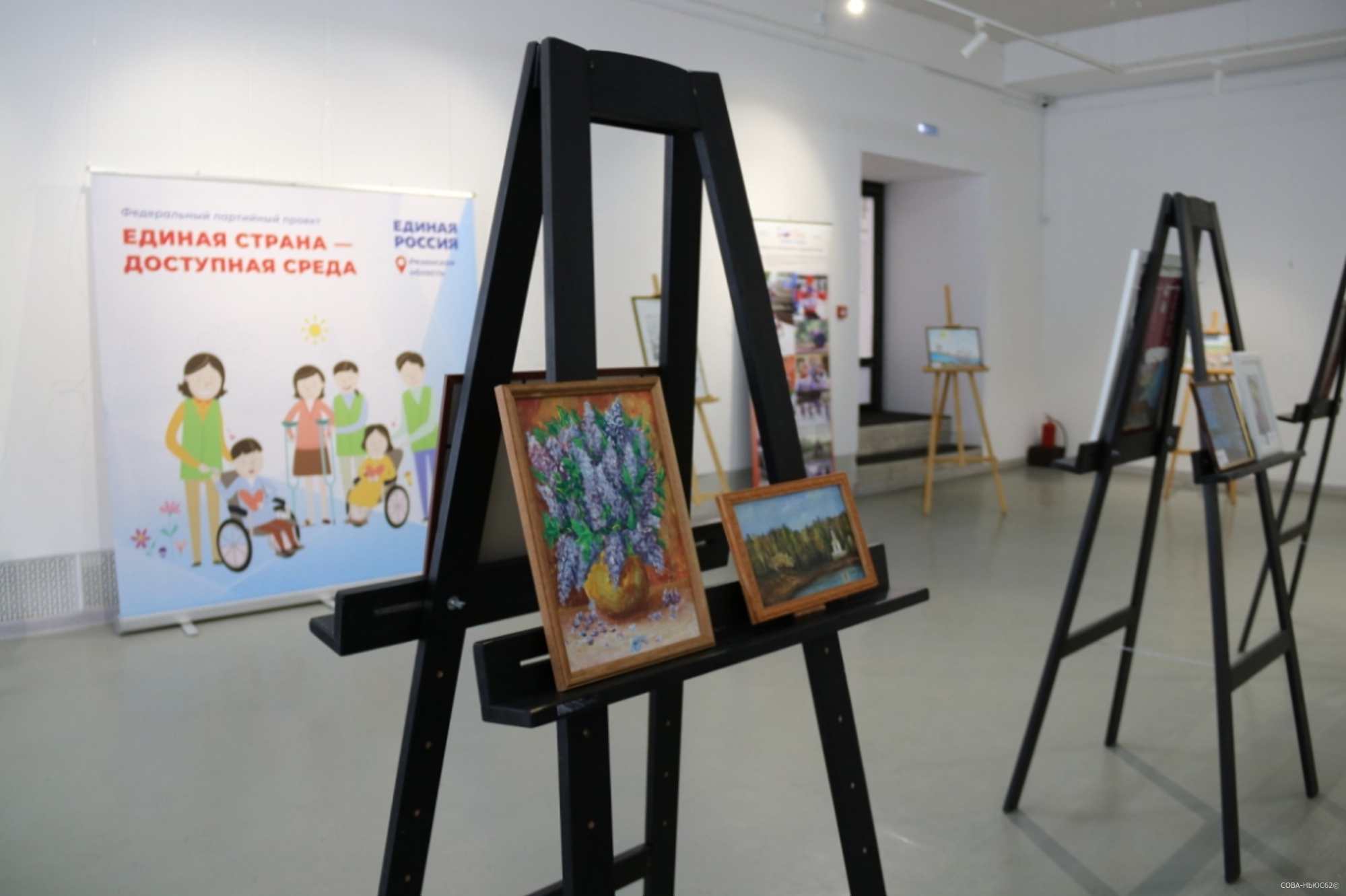 В областном художественном музее открылась выставка работ людей с инвалидностью