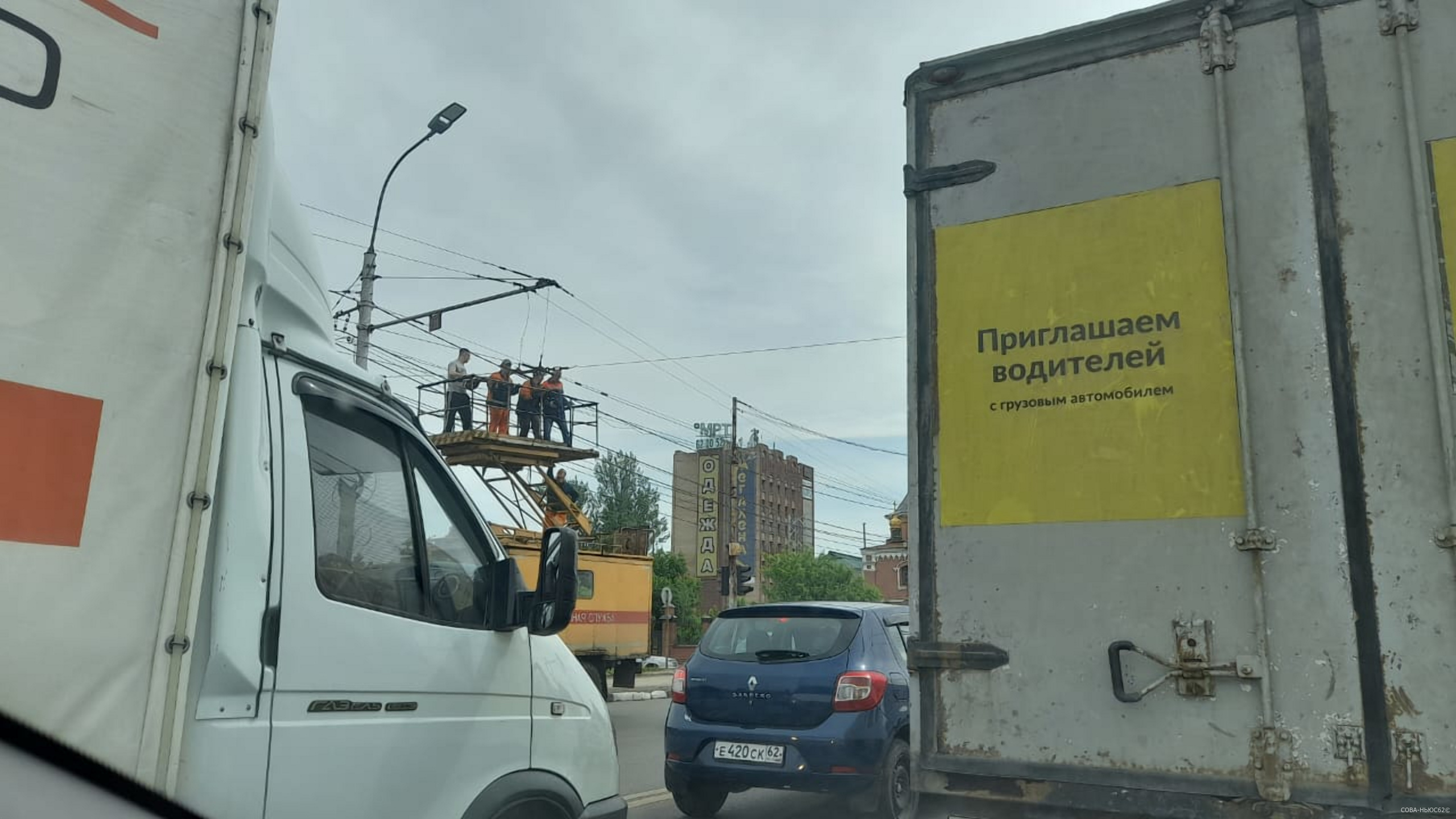 На Московском шоссе в Рязани из-за обрыва сети простаивали троллейбусы