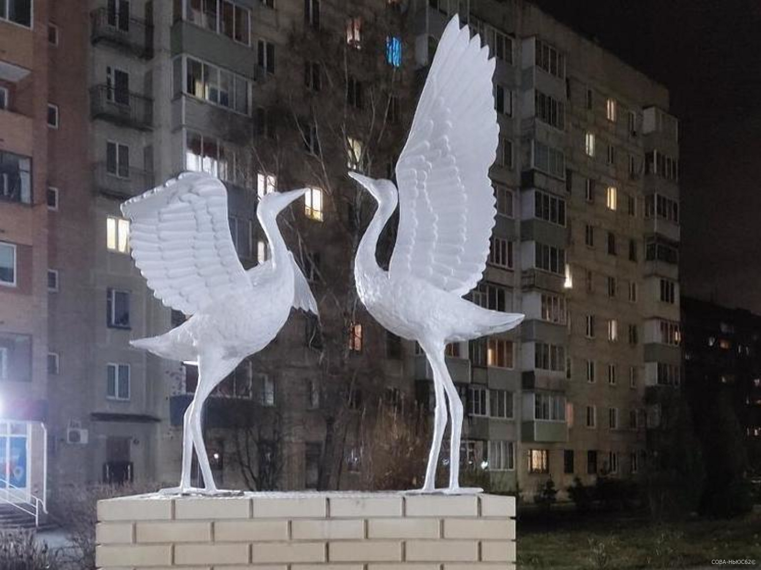 В сквере «белых журавлей» в Канищеве установили одноименную скульптуру