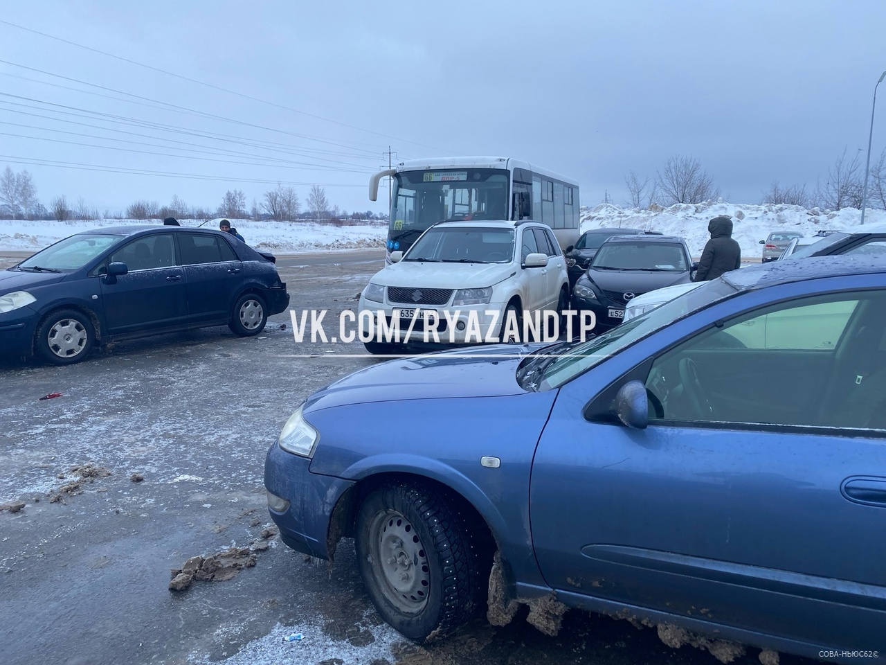 В Рязани на парковке завода произошло массовое ДТП с маршруткой
